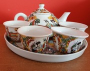 Komplet mały czajniczek, 4 małe filiżanki i podstawka! Polecam!