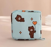 Kosmetyczka wodoodporna poręczna z kieszonką na suwak.