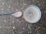 Miseczka chińska z porcelany ryżowej ze smokiem złocenia, z łyżeczką