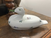 Porcelanowa kaczka ręcznie wykonana i malowana Komarti. 