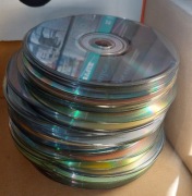 Płyty CD, DVD, większość uszkodzona  doskonałe do twórczości