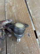 Przegub mocujący / prowadzący Opel Saab nr 4221535 przód lewy/prawy