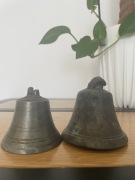 Dzwonek mosiądz dzwonki 6 i 8 dzwon Mosiężny z sercem stary stare vintage