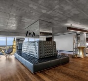 Legendarne lustro z 504 w Złotej 44