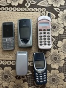 Zestaw starych telefonów