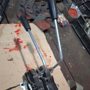 DZWIGNIA rozdzielacza sterowanie linkami