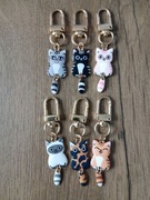 6 breloków, zawieszek z kolorowymi kotami