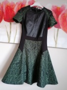 RELISH WŁOSKA NOWA SUKIENKA ROZKLOSZOWANA TANIO! SKÓRA XS/S