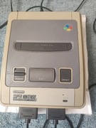 Konsola Super Nintendo SNES + dwa pady + zasilacz + kabel TV - SPRAWNA 