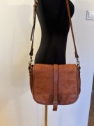 Massimo Dutti torebka listonoszka ze skóry