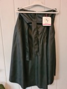 Spódnica czarna nowa z kieszeniami "Purpura" roz. 40