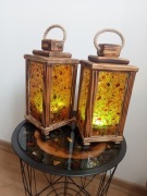 Drewniane lampiony z bałtyckimi bursztynami 2szt.