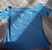 Bluzka z rozcięciem na dekolcie 