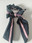 Gumka do włosów typu scrunchie 