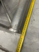 KRATOWNICA SCENA TAWERS ALUMINIOWA TRÓJKĄTNA SREBRNA 2,5 M