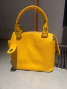 Żółta torebka Michael Kors z długim paskiem 31 /24 cm