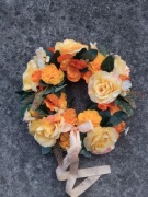 Wianek ze sztucznych kwiatów całoroczny