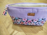 Kosmetyczka, liliowy sztruks, bawełna w kwiaty 