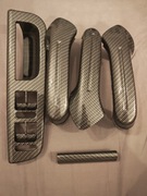 Zestaw uchwytów rączek drzwi z wzorem karbonowym. Małe pęknięcie 