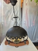 Rustykalna lampa wisząca z kutego metalu i bursztynowym kloszem vintage PRL