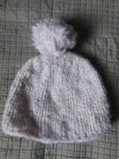 Fatface czapka damska wełniana kremowa z pomponem wełna okazja