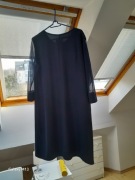 Nowa sukienka z długimi, tiulowymi rękawami 