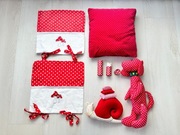 zestaw czerwony w kropeczki poduszka poszewki piesek ślimak kredki