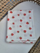 Pielucha muślinowa 50 x 75 cm truskawka pieluszka otulacz, kocyk