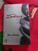 Mój mały drobiazg, Gigi Anders