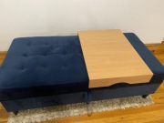 Piękna granatowa pufa-stolik glamour