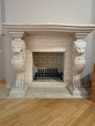 Wyjątkowa obudowa kominka z rzeźbionymi lwami + ruszt 