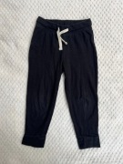 Czarne spodnie dresowe chłopięce rozmiar 104