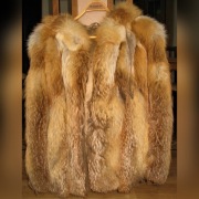 Kurtka z lisów dzikich z kapturem