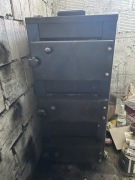 Piec na ekogroszek z możliwością palenia drewnem