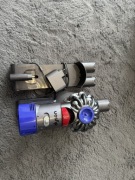 Odkurzacz Dyson uszkodzony