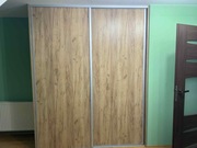 Szafa z przesuwanymi drzwiami 
