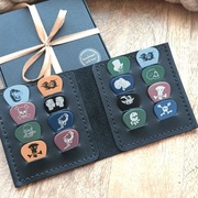 Uchwyt etui pokrowiec na kostki do gitary na 16 kostek skórzany z grawerem