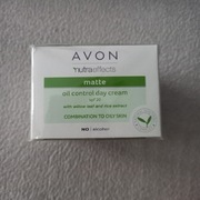 Avon Nutra Effects matte Oil Control SPF20 krem matujący na dzień