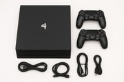 PlayStation 4 Pro 1TB – 2 oryginalne pady, komplet kabli, stan bardzo dobry