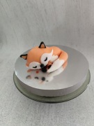 Lisek. Figurka z masy cukrowej.