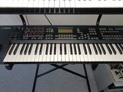 Syntezator Yamaha MOX6 wraz z pokrowcem