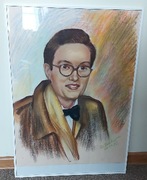 Portret kobiety w półpostaci, namalowany pastelami.