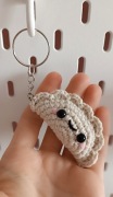 Breloczek pieróg na szydełku 