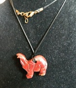 Jaspis czerwony, mokait - wisiorek ze słoniem, na szczęście