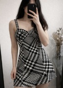 Stylowa czarna biała tweedowa sukienka na wiosnę Bershka z bawełny XS/6
