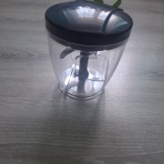 Ręczny rozdrabniacz kuchenny na linkę – siekacz do warzyw i ziół 500 ml