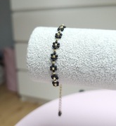 Pleciona bransoletka kwiatki czarne matowe 