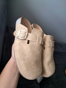 Nowe kapcie z 100% naturalnego zamszu i skóry – beżowe króliczki