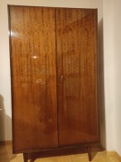 Szafa z lat 70 na nóżkach