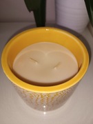 Świeca sojowa w pojemniku 